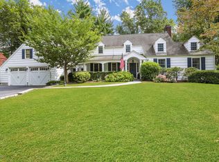 17 Gilliam Ln, Riverside, CT 06878