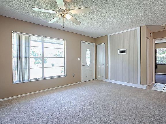 2nd image of 909 Jacaranda Dr