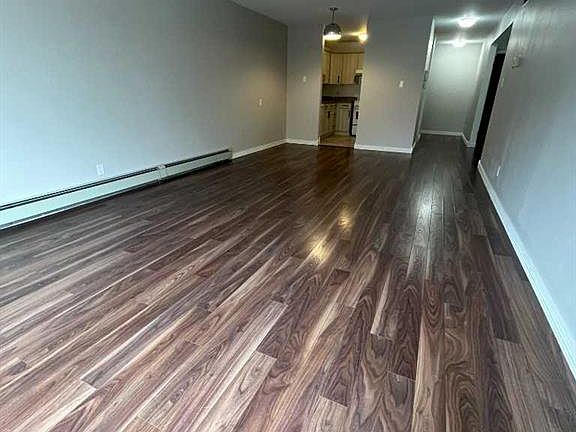 4th image of 65 Temple Blvd W #208