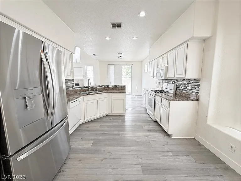 8034 Arcadian Ln — Photo 9