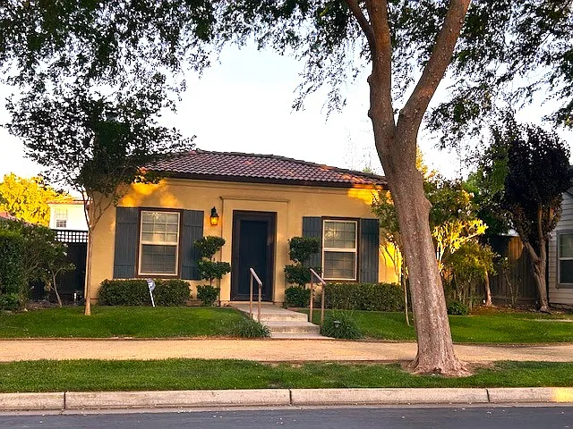 550 Belmont Ln photo 1