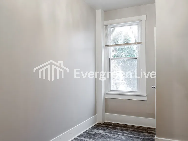 780 Linnard St — Photo 13