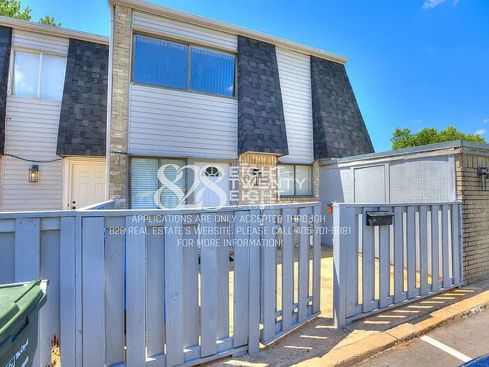 1612 Claudia Dr — Photo 1