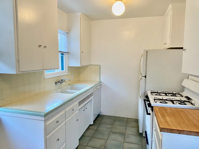 1043 Grant St #A — Photo 7