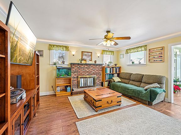 5th image of 505 W Pine Ave