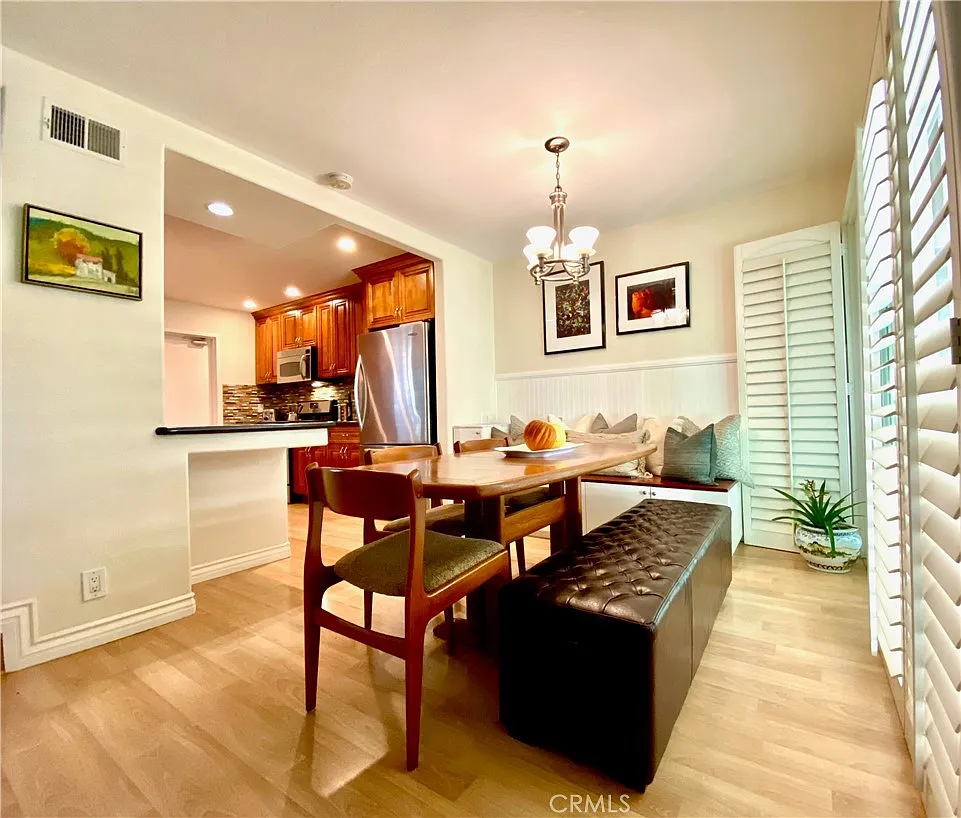 2 bed, 1.5 bath, 1041 sqft, $3,600 — Photo 3
