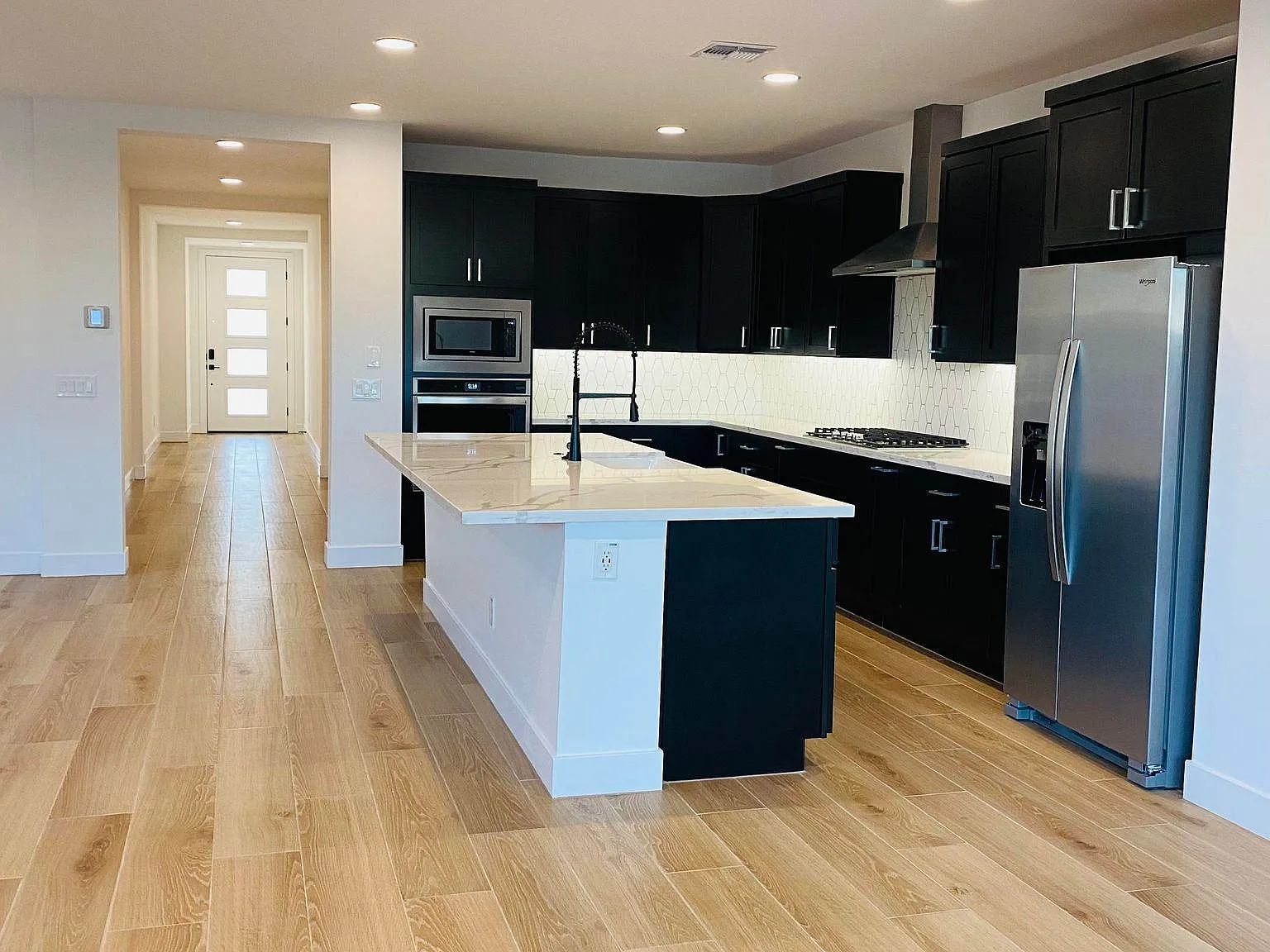 4 bed, 2405 sqft, $2,800 — Photo 3