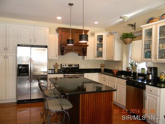 4th image of 467 E Lake Dr