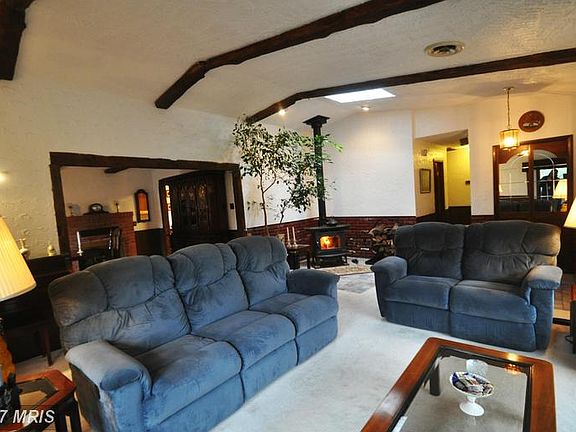 5th image of 990 Mount Holly Dr