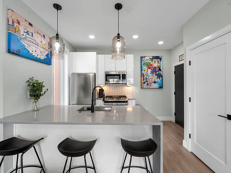 277 Border St #401 — Photo 7