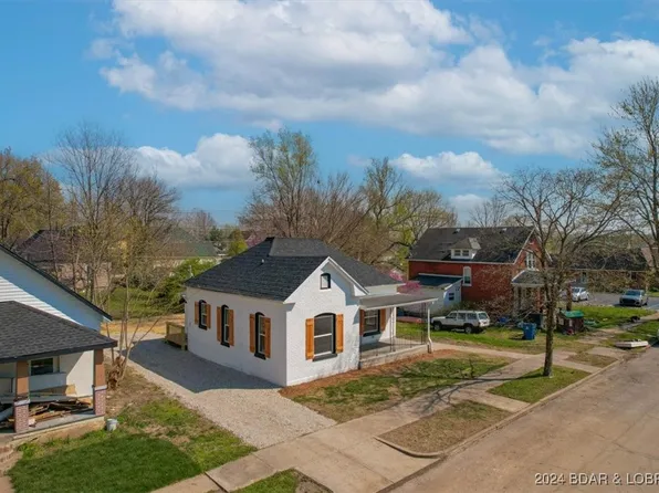 208 N Maple St, Eldon, MO 65026
