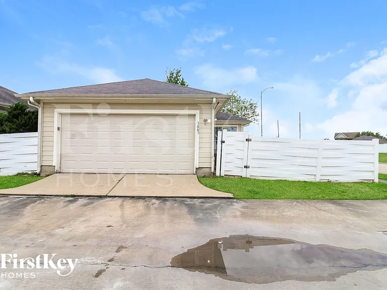 1661 Nichole Woods Dr — Photo 14