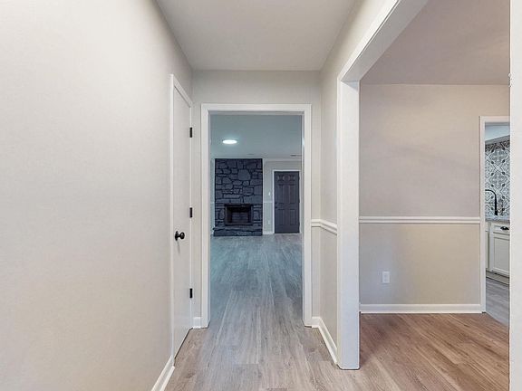 4th image of 3841 Lucerne Dr