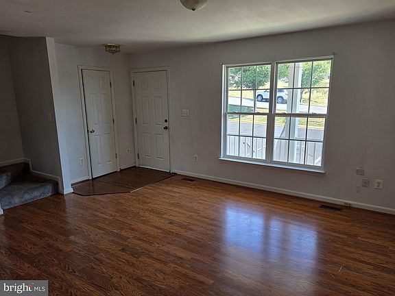3rd image of 404 Pendleton Ln