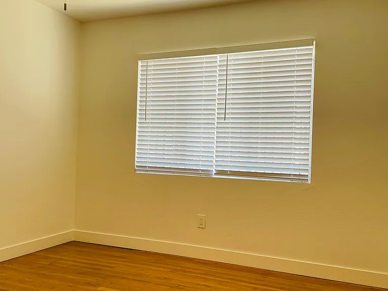 4506 Illinois St — Photo 15