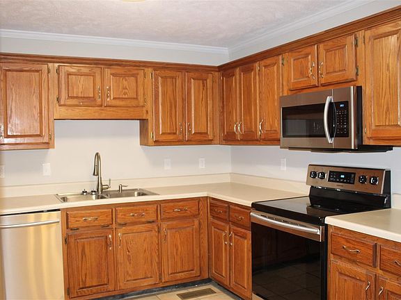 3rd image of 156 Country Ln