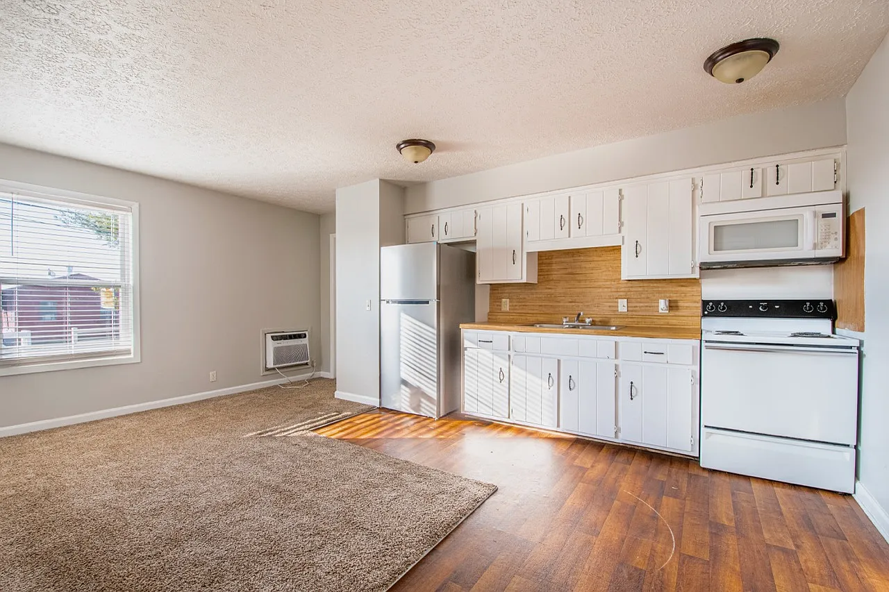 Pinewood Apartments — Photo 2