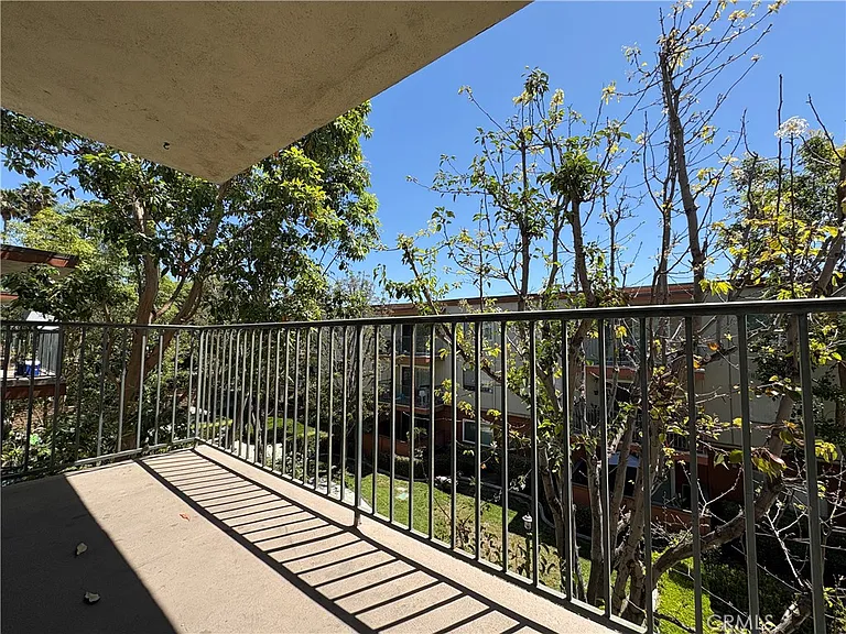 400 N Acacia Ave — Photo 19