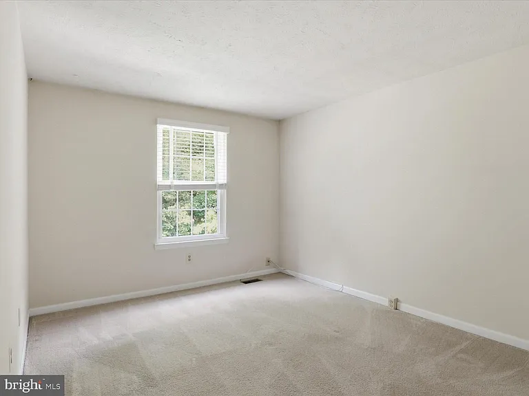 1563 Autumn Ridge Cir — Photo 16