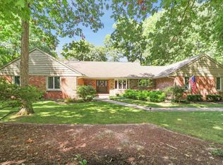 341 W Ravinwoods Rd, Peoria, IL 61615