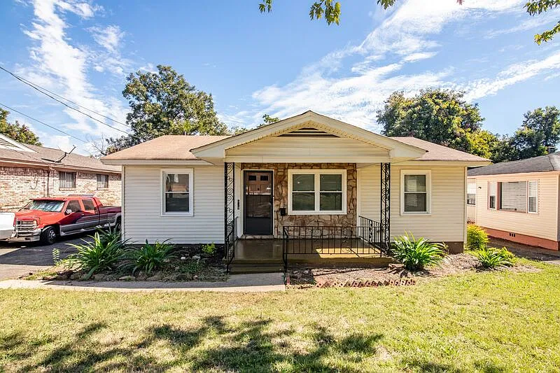 629 McCary St SW
