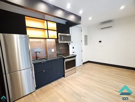 Rented by EXR | media 32