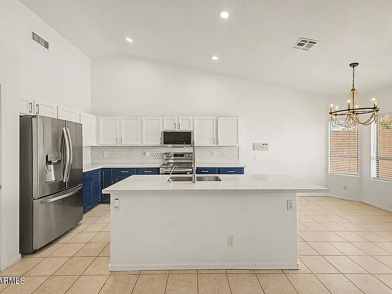 1320 E Cottonwood Ln — Photo 4