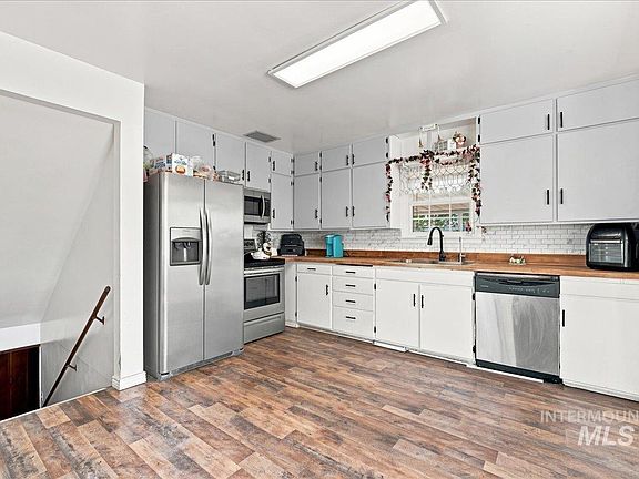 5th image of 803 Falls Ave W