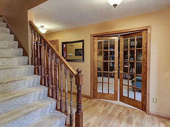 4th image of 1067 Lancaster Ln