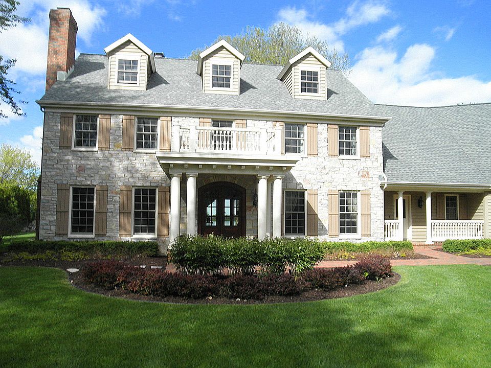 1st image of 102 Limekiln Dr