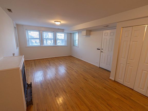 3rd image of 2233 W Superior St #G
