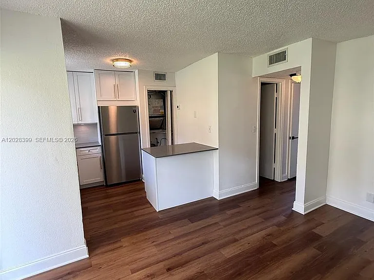 5168 NE 6th Ave #416 — Photo 5