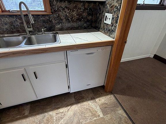 5th image of 140 S Main St APT 3