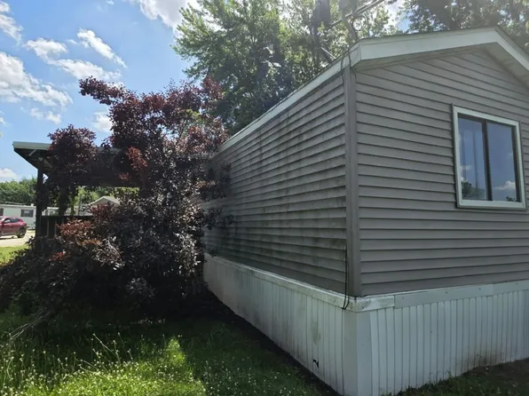 700 W Alta Vista Ave Trailer 88, Ottumwa, IA 52501