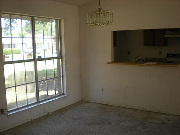 3rd image of 816 Woodrock Dr