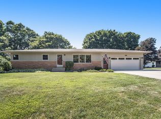 48 Lynden Rd, Holland, MI 49423