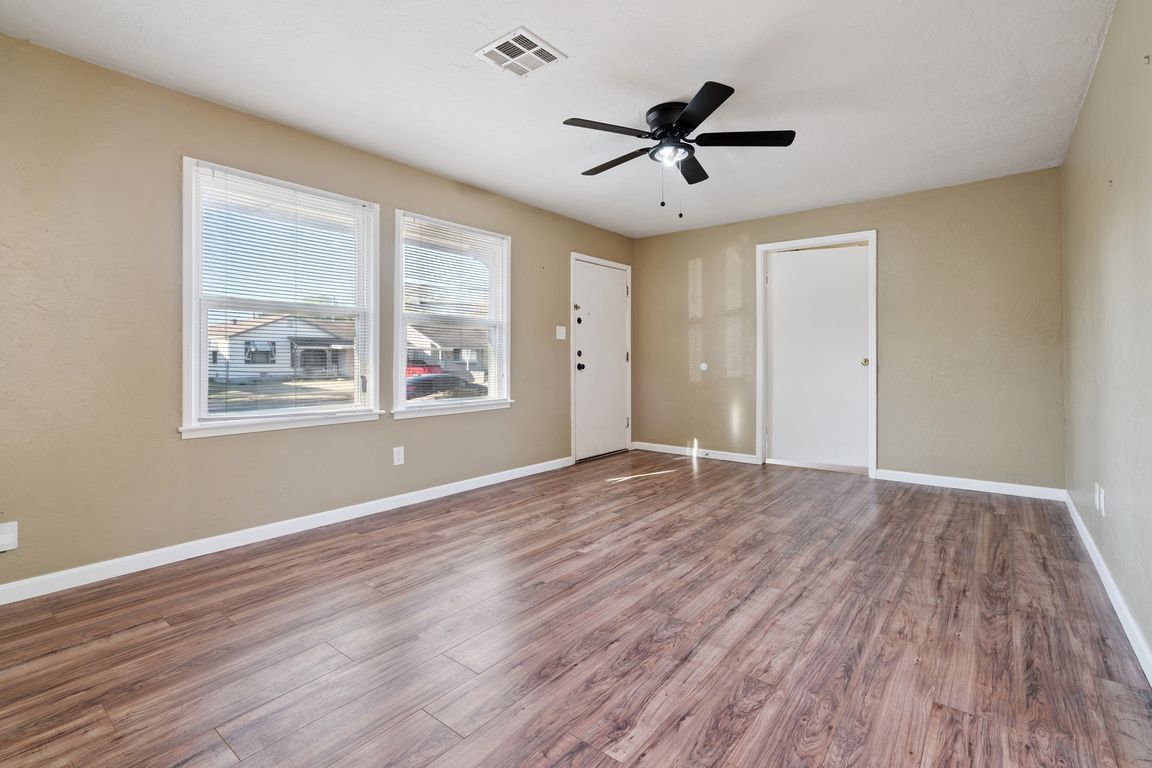 next background image