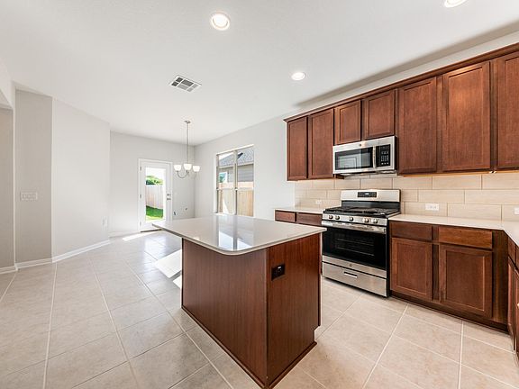 5th image of 708 Durness Dr