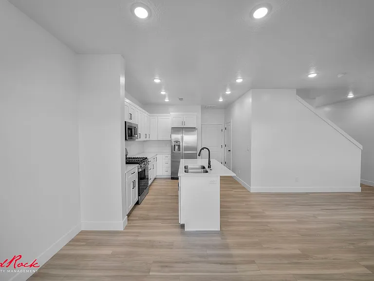 1037 E Malibu Ln — Photo 11