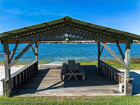 5th image of 1369 NE Viola Rd