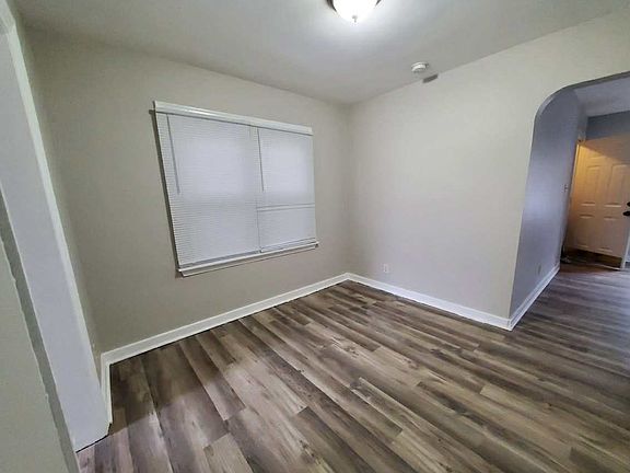 4th image of 56 E Parkwood Dr APT 2