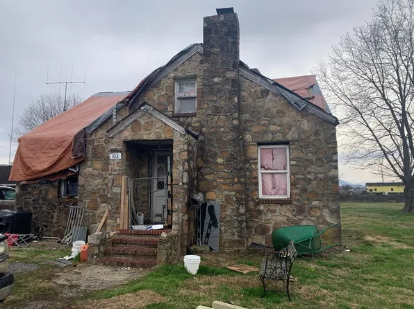 103 Nichols St, Sevierville, TN 37862