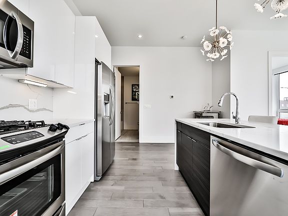 5th image of 2353 W Wabansia Ave #207