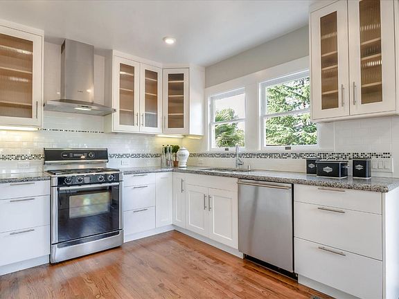 4th image of 151 Hawthorne Ave