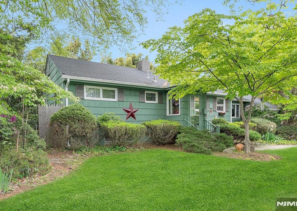1st image of 335 Bradley Ave