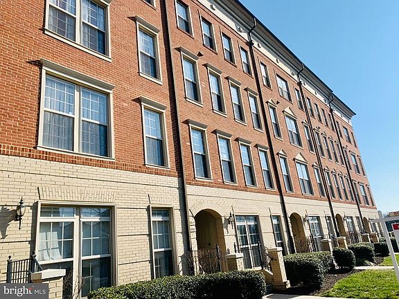 3rd image of 8047 Crescent Park Dr #197