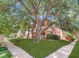 100 S Edgefield Ave, Dallas, TX 75208