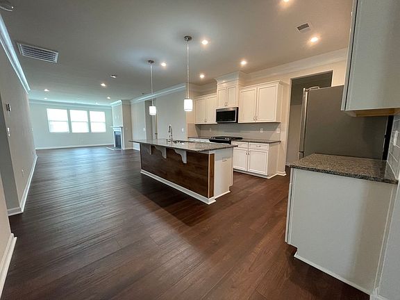 5th image of 5605 Catesby Ct
