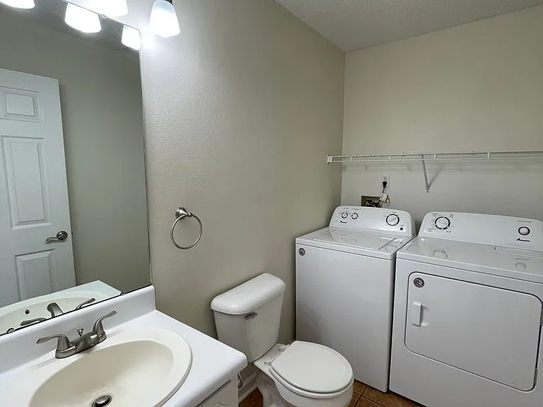 118 W Briar Dr — Photo 4
