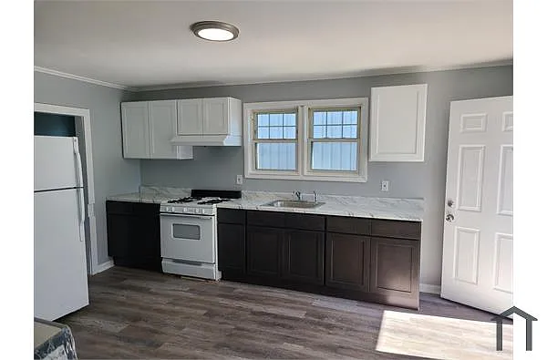 Building Photo - 31 Bassick Ave #2
